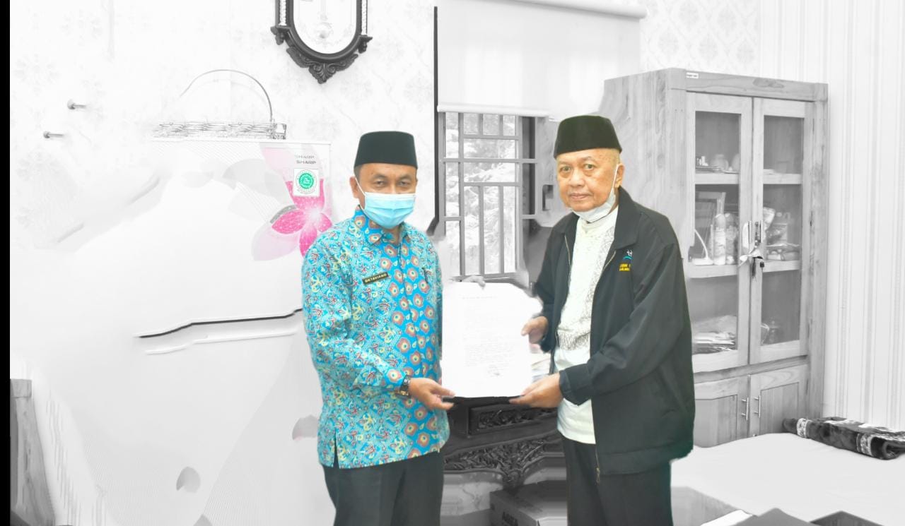 Sekretaris Daerah Kabupaten Musi Rawas menyerahkan SPPT kepada Oktavino,ST.,M.Si sebagai Pelaksana Tugas Dinas PUCKTRP