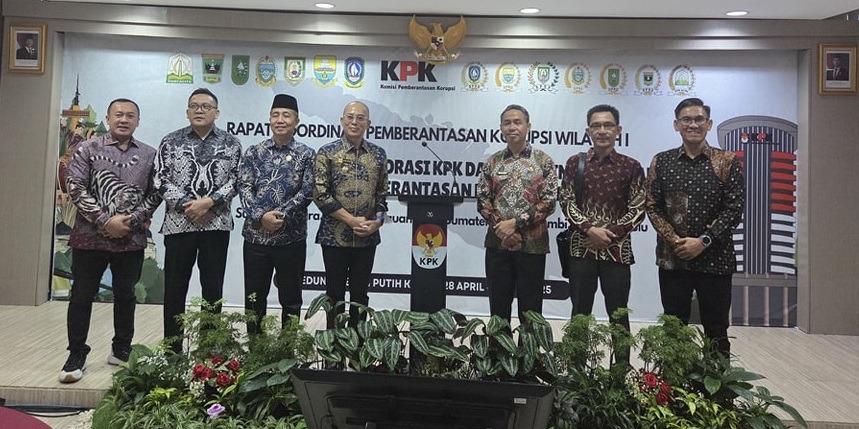 Bupati BengkuluSelatan, Gusnan Mulyadi menghadiri kegiatan Rapat Koordinasi (Rakor) Penguatan Sinergi Kolaborasi Antara KPK dan Pemerintah Daerah Dalam Rangka Pemberantasan Korupsi di Kantor KPK Jakarta, Kamis (22/05/25).