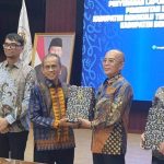 Penghargaan tersebut diserahkan langsung kepada Bupati Bengkulu Selatan, Gusnan Mulyadi oleh Kepala BPK Perwakilan Provinsi Bengkulu yang dilaksanakan di Kantor BPK RI Perwakilan Provinsi Bengkulu, Jumat (23/05/25).