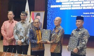 Penghargaan tersebut diserahkan langsung kepada Bupati Bengkulu Selatan, Gusnan Mulyadi oleh Kepala BPK Perwakilan Provinsi Bengkulu yang dilaksanakan di Kantor BPK RI Perwakilan Provinsi Bengkulu, Jumat (23/05/25).