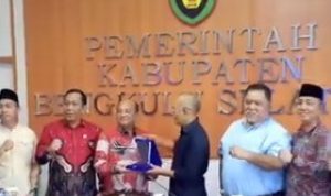 Bupati Gusnan Rapat Bersama Sekretaris Direktorat Jenderal Bina Keuangan Daerah Kementerian Dalam Negeri RI