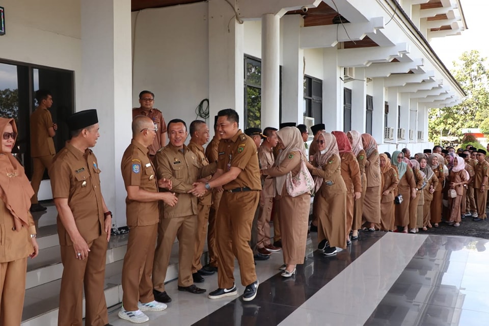 Bupati Gusnan, Apel Pagi Dan Halal Bihalal Bersama Jajaran Pemerintah Daerah Kabupaten Bengkulu Selatan