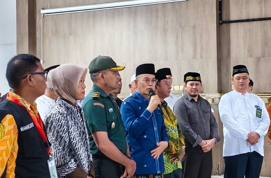 Pagi ini, Senin (05/05/25), Bupati Bengkulu Selatan, Gusnan Mulyadi secara resmi melepas keberangkatan 134 Jamaah Calon Haji asal Bengkulu Selatan menuju Asrama Haji Provinsi Bengkulu.